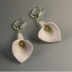 Bridal white calla lily earrings